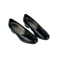 Zapatos de salon de corte V en piel charol negra con tacon bajo cuadrado - Doctor Cutillas 81747