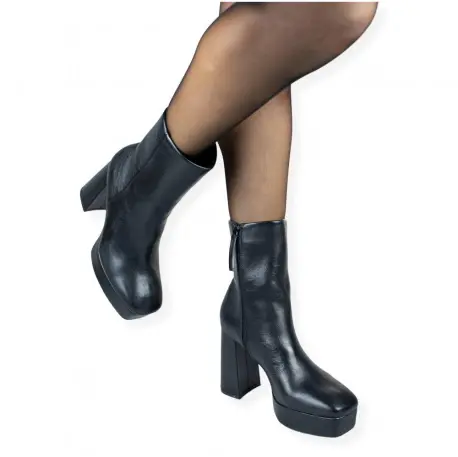 Botines Punta Cuadrada con tacón y plataforma  - Corina M2815