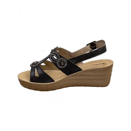 Sandalia Elegante de Mujer Blanca Dorada y Negra con Cuña y Abalorios Inblu GM000043
