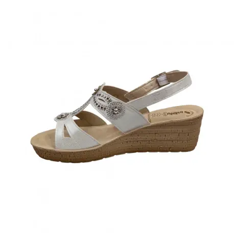 Sandalia Elegante de Mujer Blanca Dorada y Negra con Cuña y Abalorios Inblu GM000043